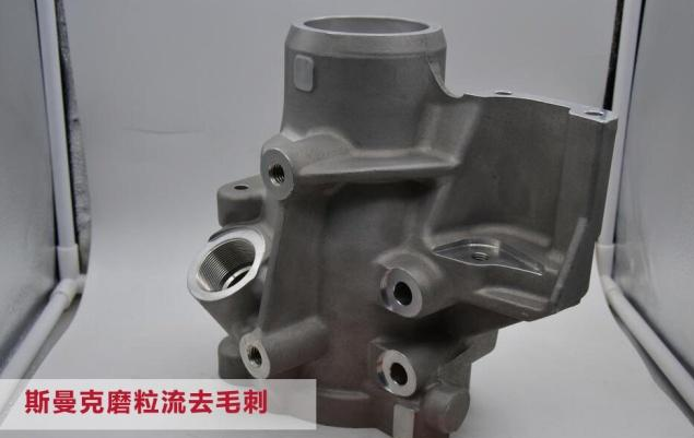 閥體<a href='http://www.yuncfy.cn' target='_blank'><u>交叉孔去毛刺</u></a>，是令人十分苦惱的事情。一來閥體交叉孔多，二來交叉孔毛刺不像表面毛刺那樣容易接觸，所以，如果用人工對閥體<a href='http://www.yuncfy.cn' target='_blank'><u>交叉孔去毛刺</u></a>，十分緩慢。