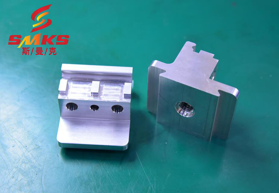 鋁合金<a href='http://www.yuncfy.cn' target='_blank'><u>交叉孔去毛刺</u></a>最新工藝